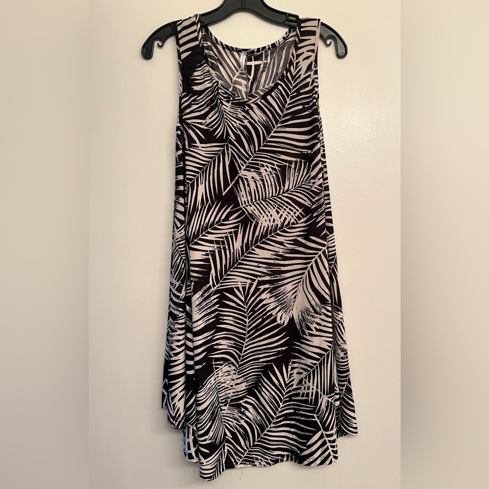 Isla Bonita Black and White Leaf Print Dress One size